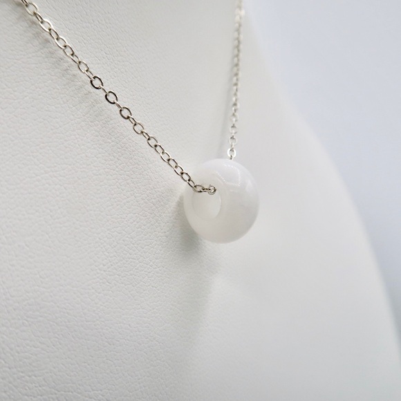 WHITE JADE INFINITY NECKLACE (S925) - Picture 3 of 4